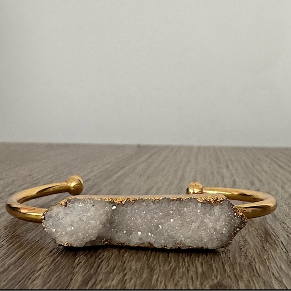 Raw White Druzy Quartz Cuff Bracelet Adjustable Gold Plated Titanium LIKE NEW - Picture 2 of 11